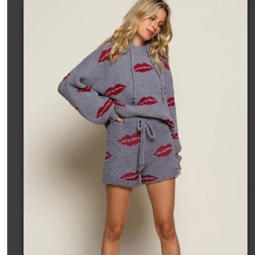 Berber Cozy Lips Hooded Pullover