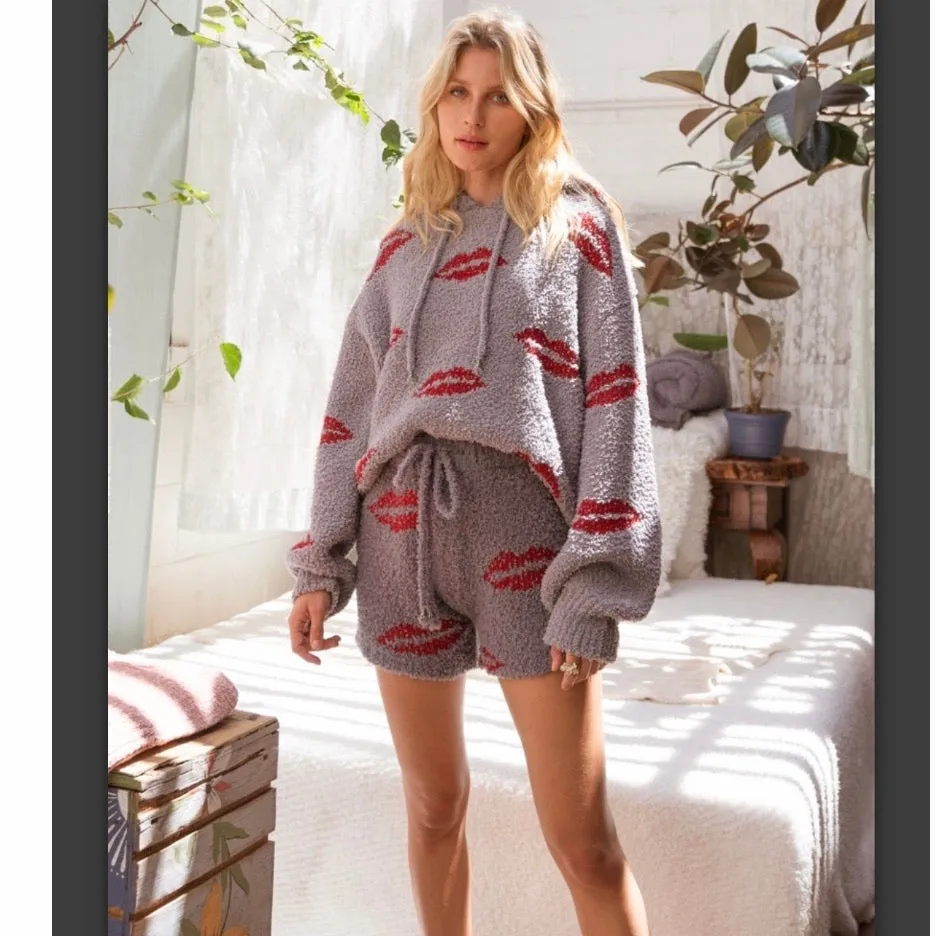 Berber Cozy Lips Hooded Pullover