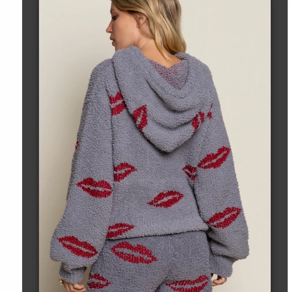 Berber Cozy Lips Hooded Pullover