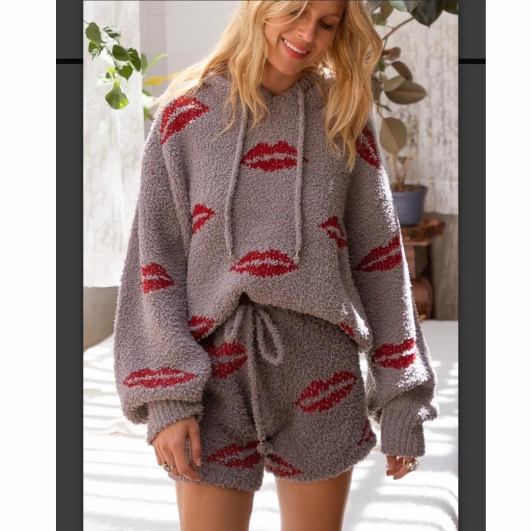 Berber Cozy Lips Hooded Pullover