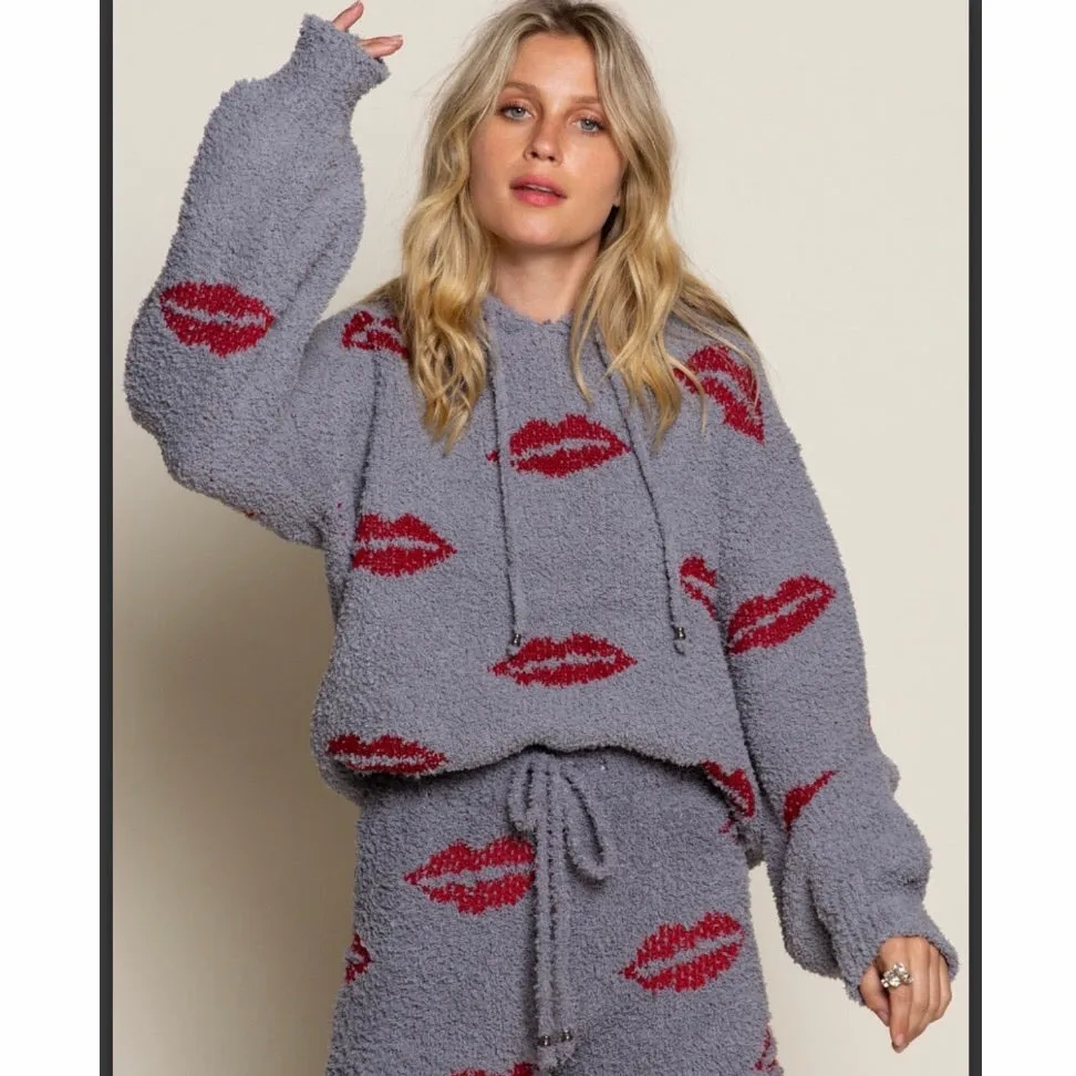 Berber Cozy Lips Hooded Pullover