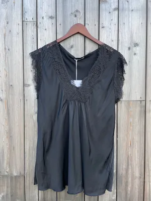 Law and Co Curve - Serena Lace V-Neck Top - Black