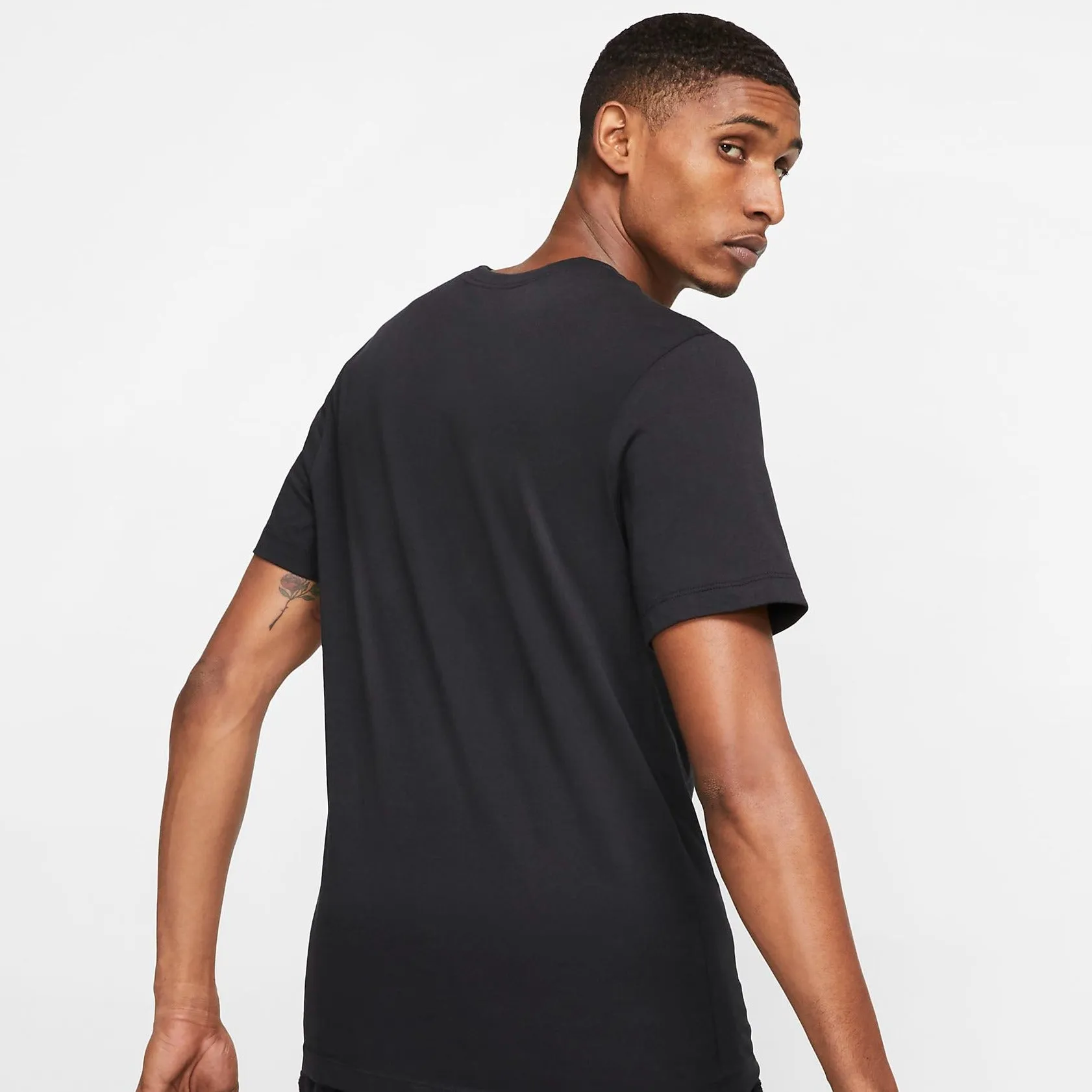 Men's Nike Essential Embroidered Tee (Slim Fit)(Black/White)(AR4999-013)