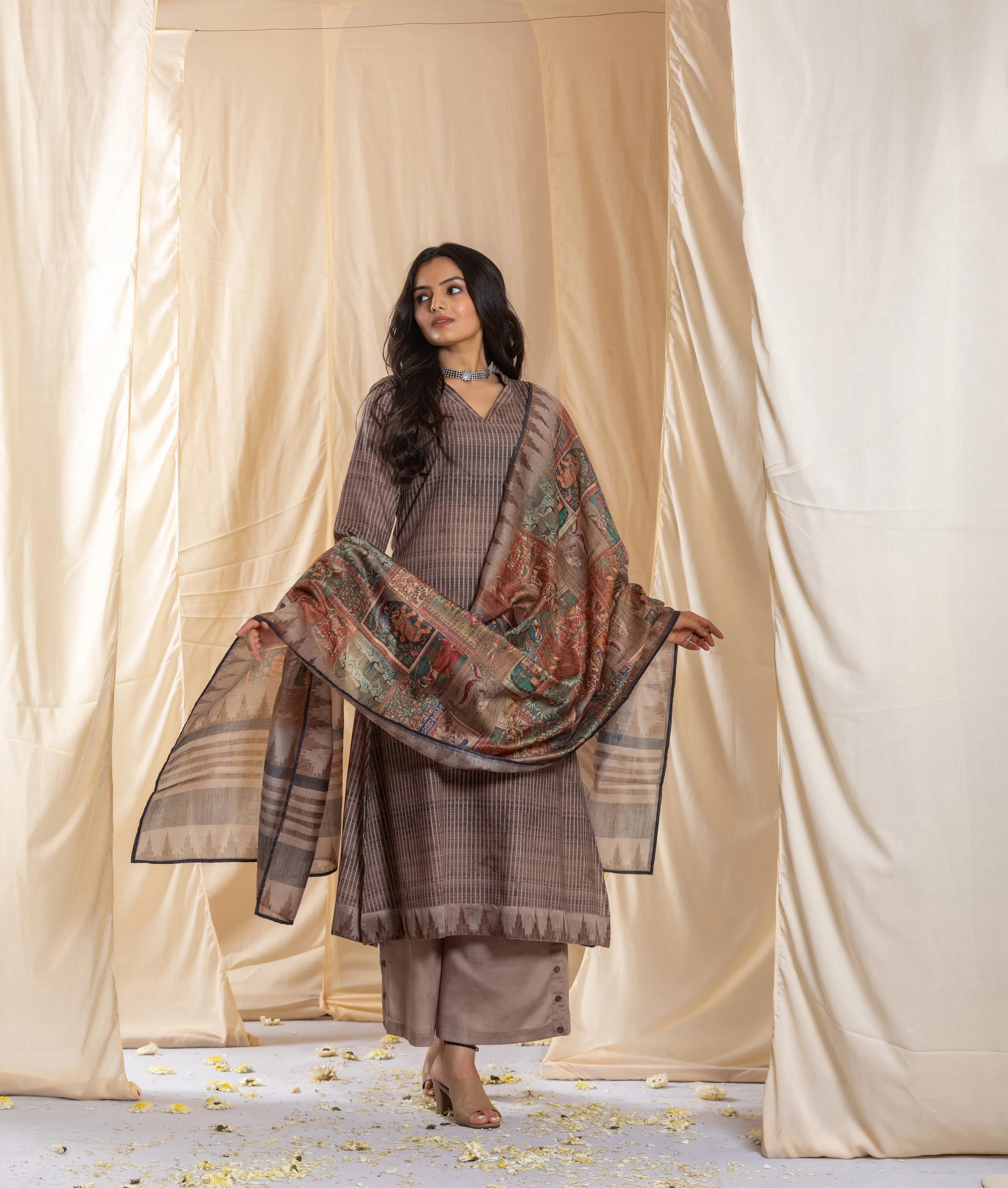 Riyaanvi Stripe Straight Suit Set