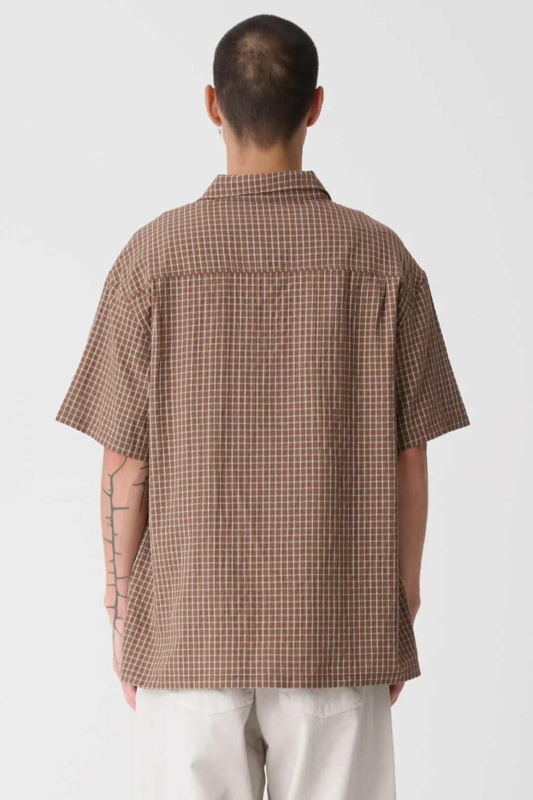 X-LARGE MAD BEAR SS SHIRT - CHOCOLATE